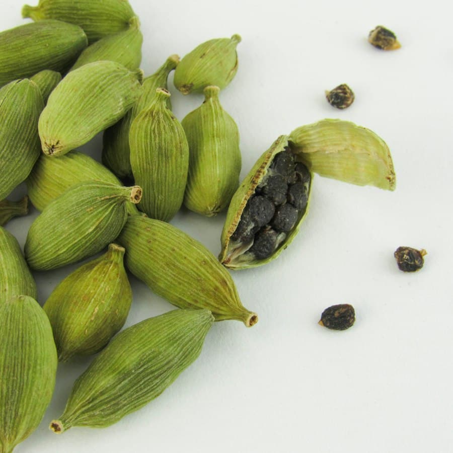 Green cardamom pods – the flavour of MAR Mouth Chill Elaichi